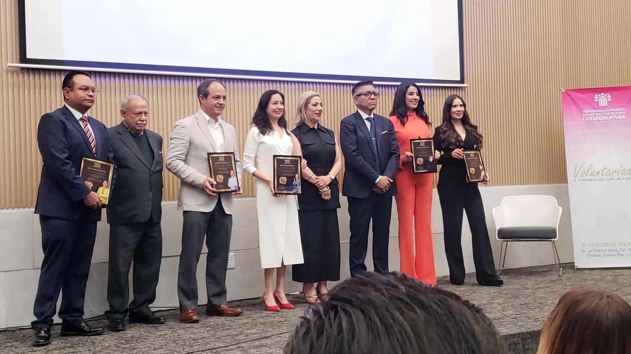 Rocío Jiménez Nolasco en evento corporativo con equipo